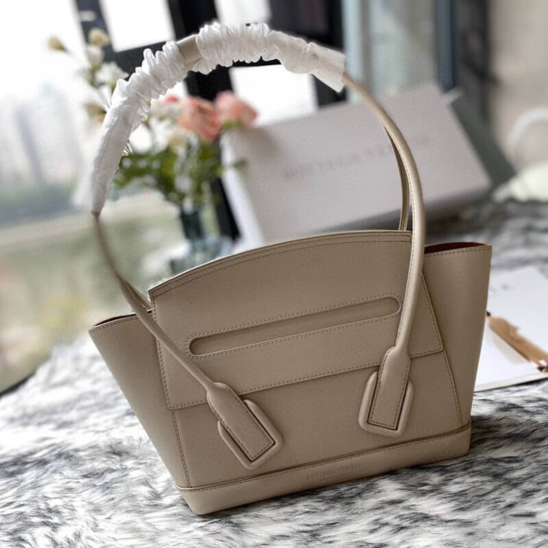 Bottega Veneta Small Arco In Smooth Calfskin 580725