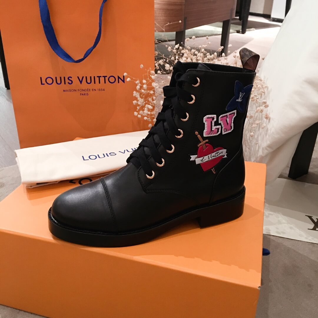 Louis Vuitton Heart Platform Wonderland Flat Ranger Boot 1A1IY5