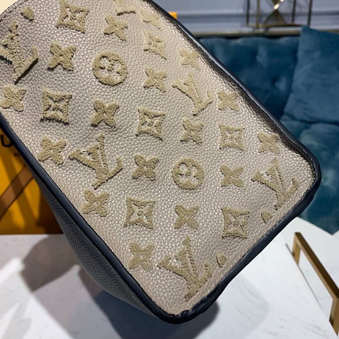 Louis Vuitton On My Side Handbag M53825