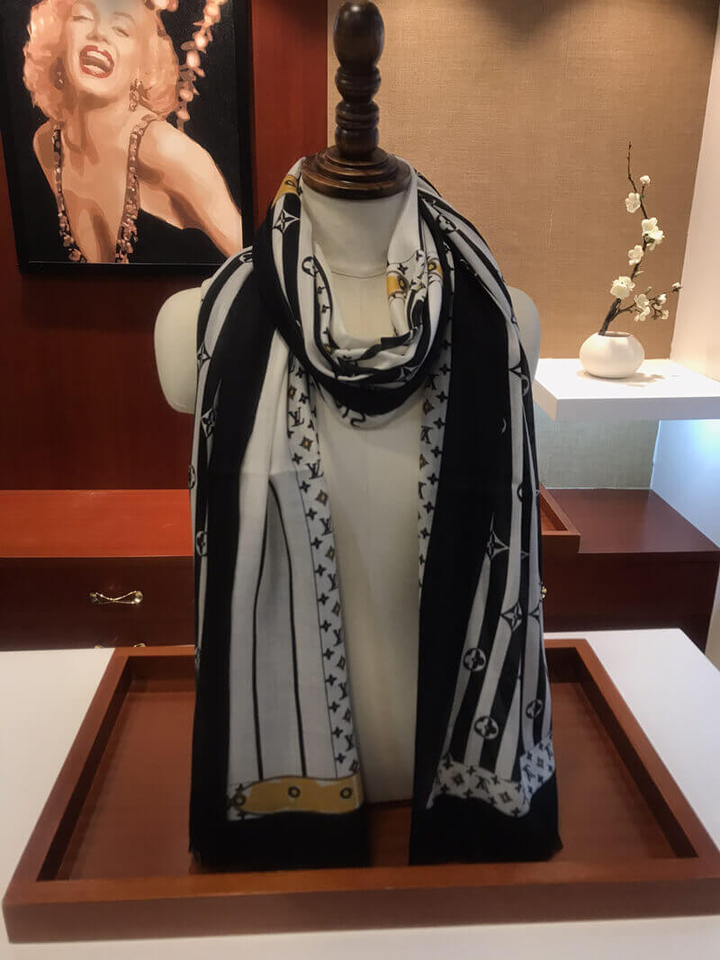 Louis Vuitton Monogram Confidential Scarf 2552