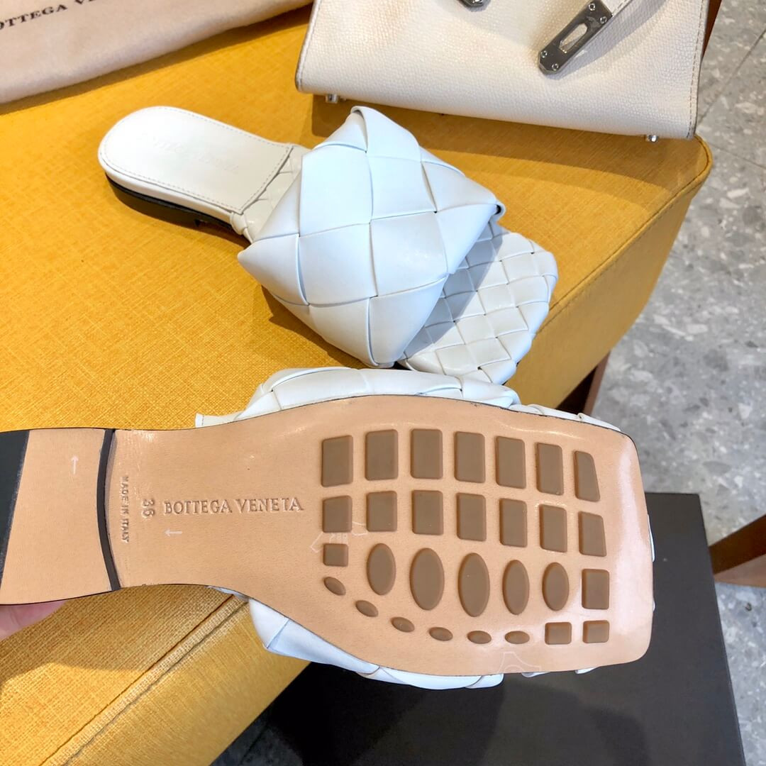 Bottega Veneta Padded Flat Sandals 609105