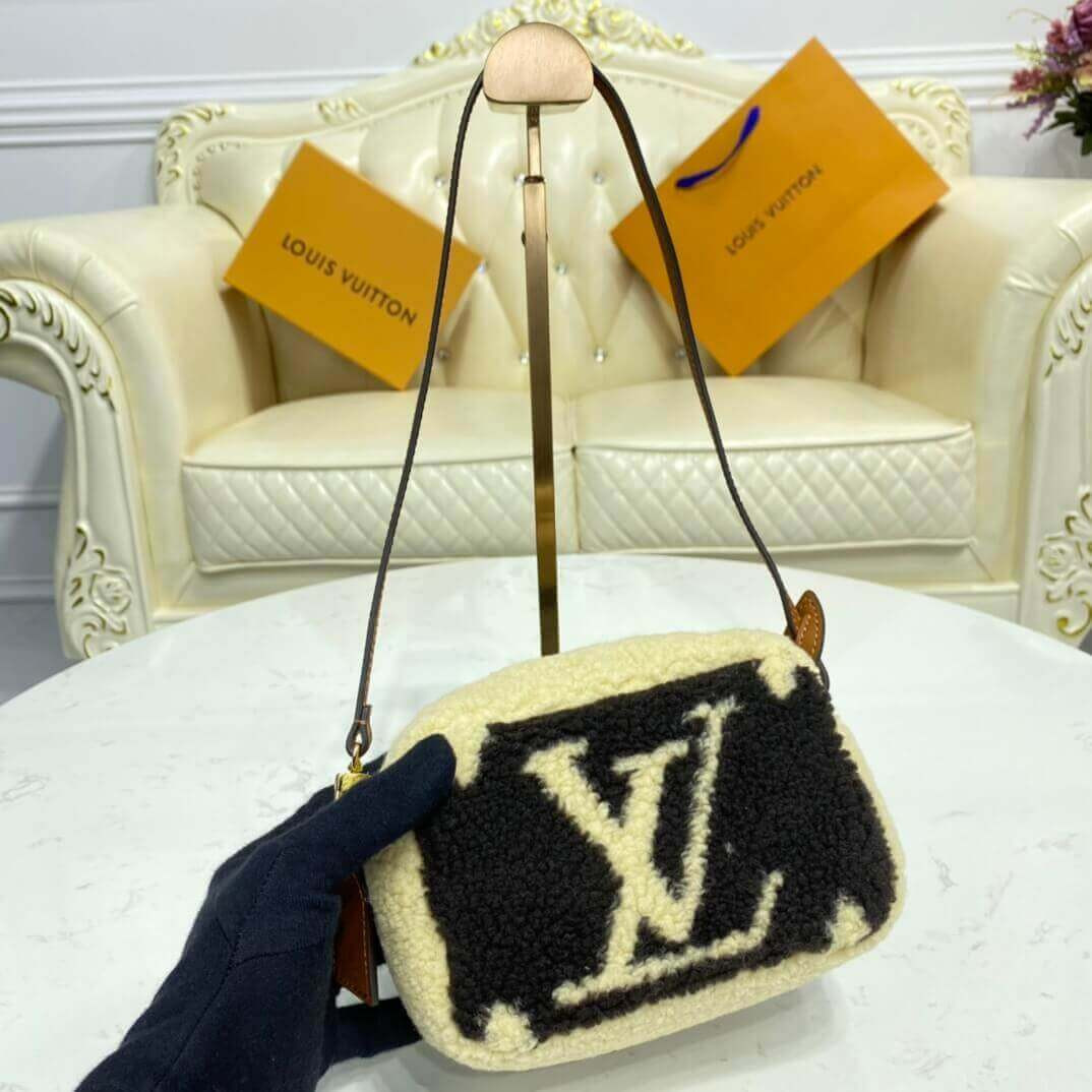 Louis Vuitton Beach Pouch M68599