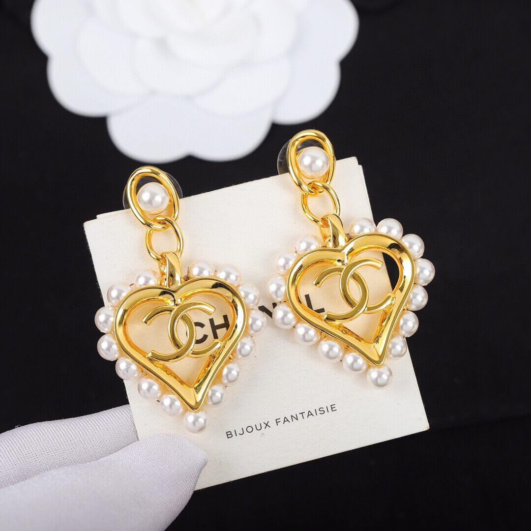 Chanel Pearl Heart CC Drop Earrings 481991