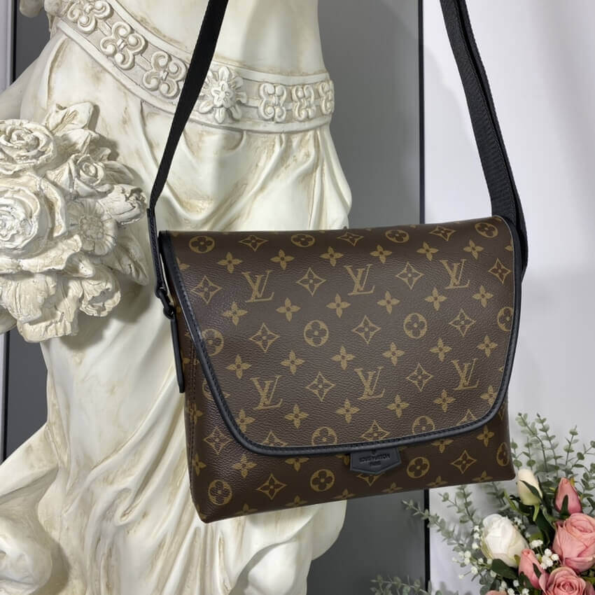 Louis Vuitton Monogram Magnetic Messenger M45557