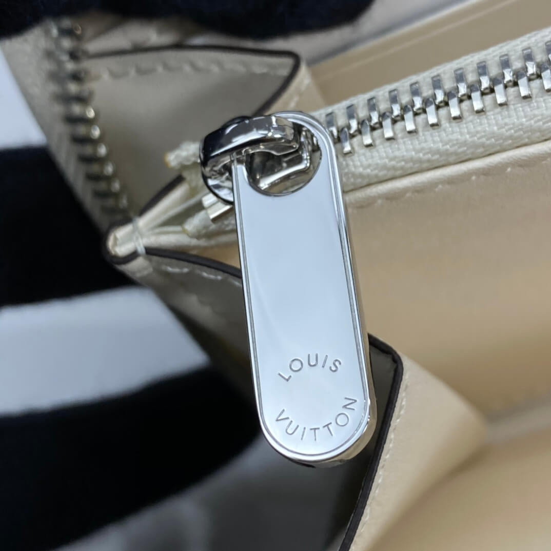 Louis Vuitton Mahina Leather Zippy Wallet M69032 M69215