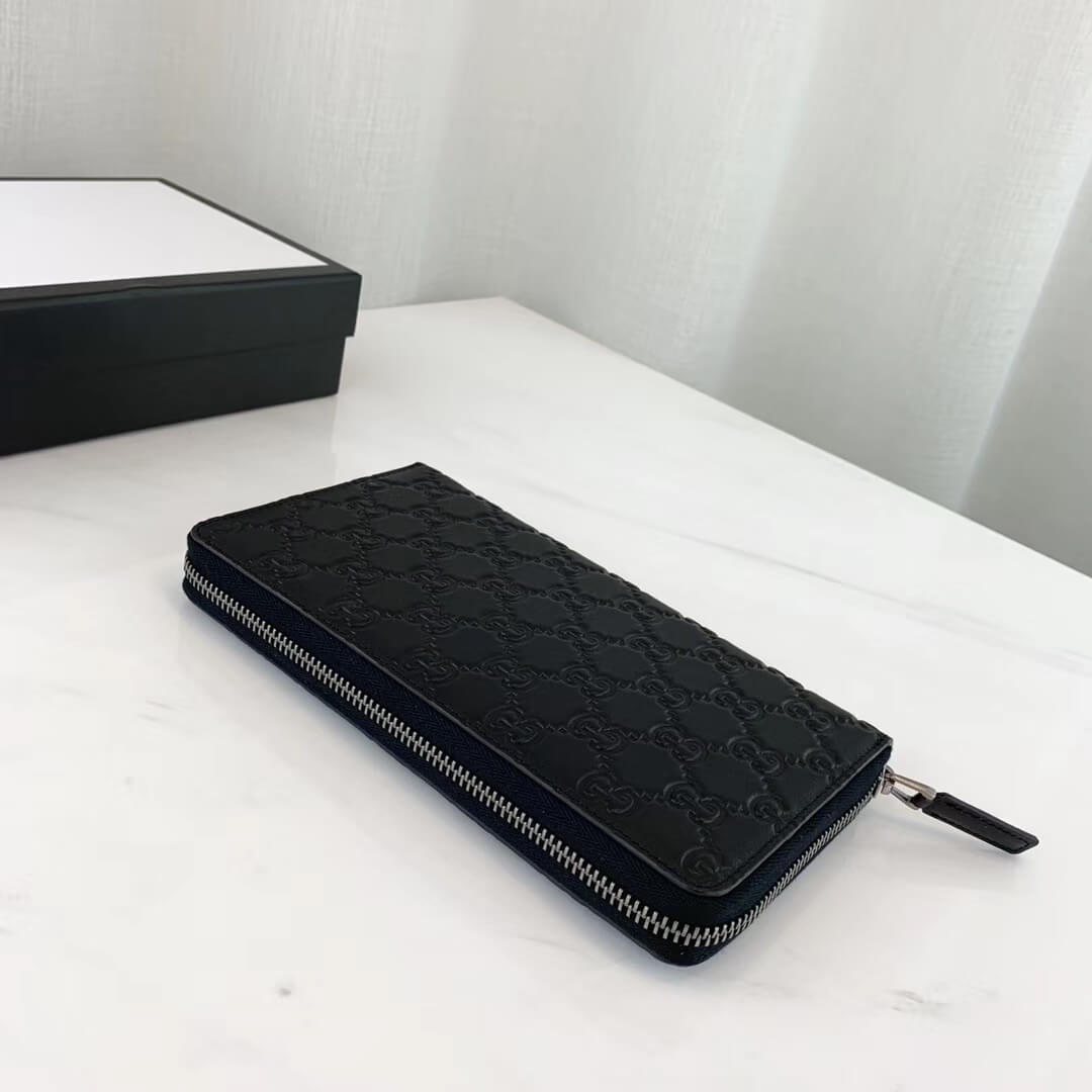 Gucci Signature Large Zip Around Wallet 447609