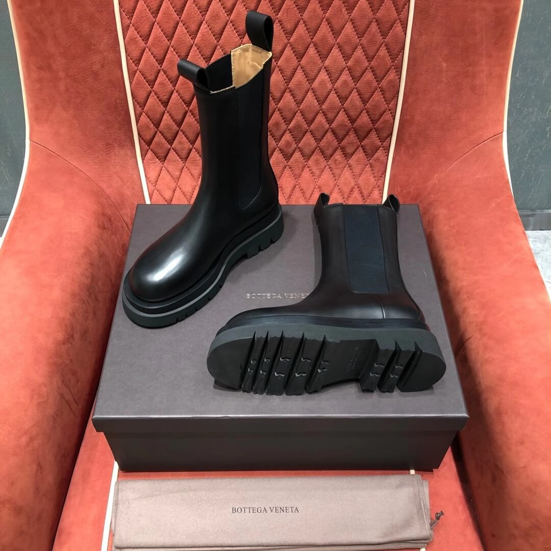 Bottega Veneta Black Medium The Tire Chelsea Boots 592045