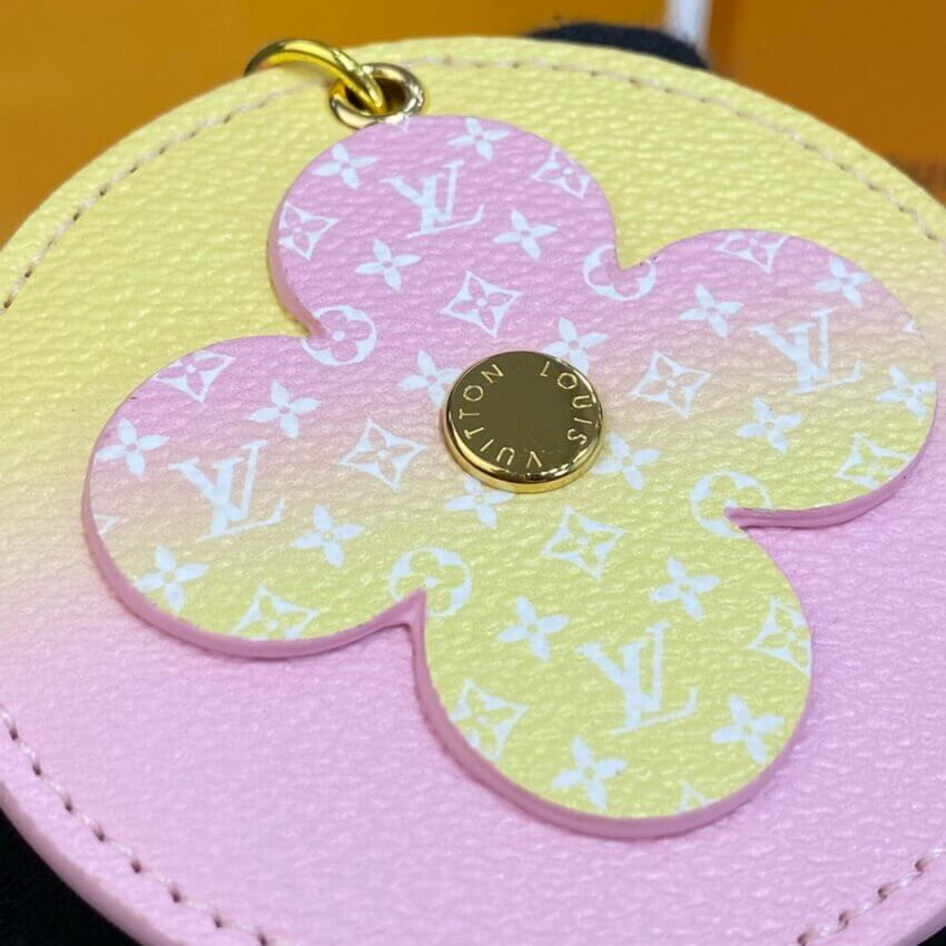 Louis Vuitton Illustre Bag Charm and Key Holder M00285