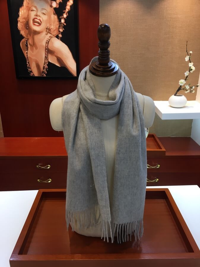 Louis Vuitton Reykjavik Scarf M71040