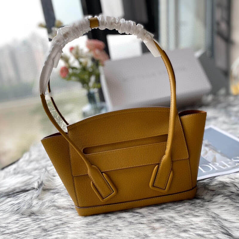 Bottega Veneta Small Arco In Grainy Calfskin 580725