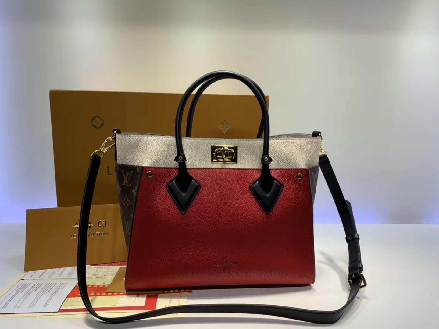 Louis Vuitton On My Side M53824