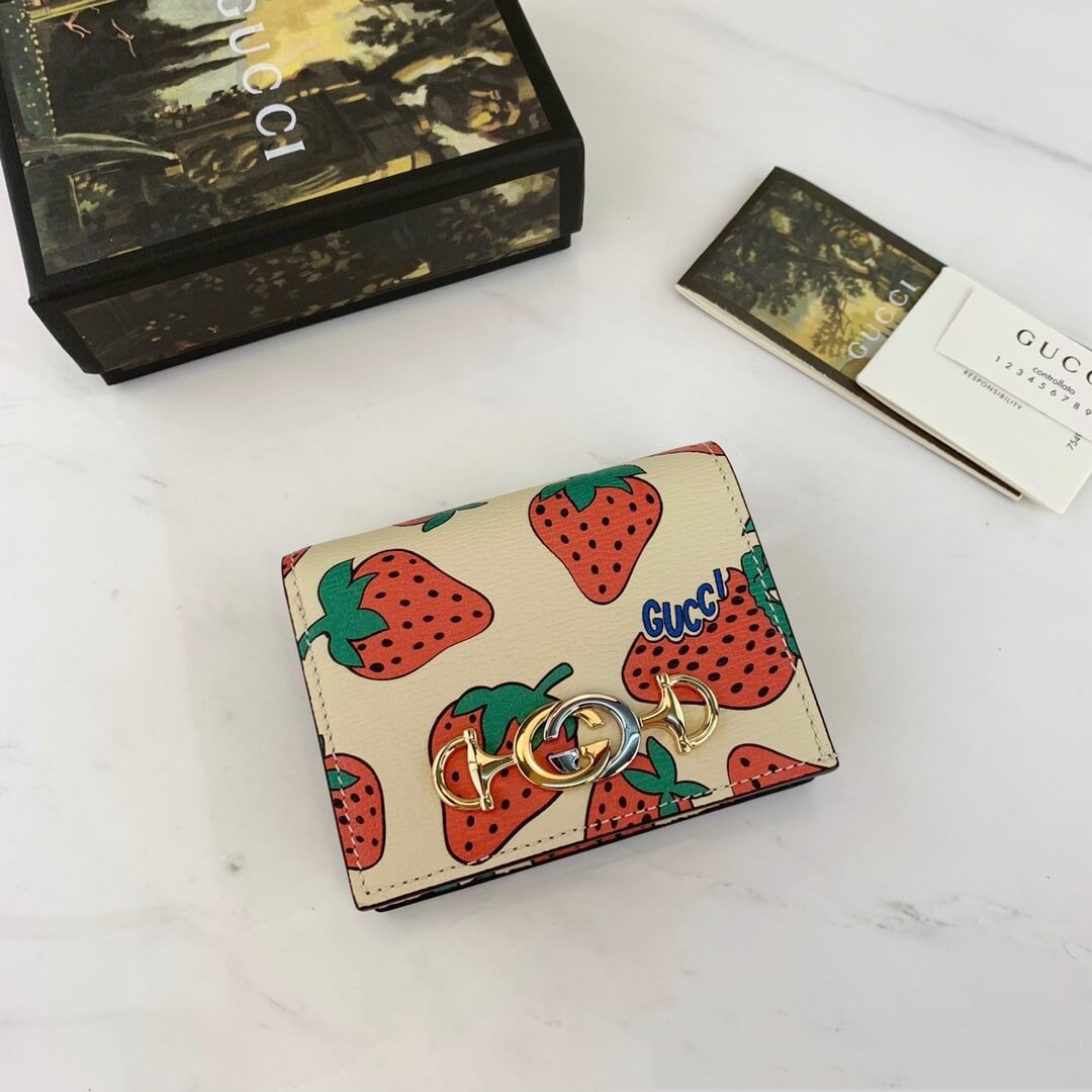 Gucci Zumi Strawberry Print Card Case Wallet 570660