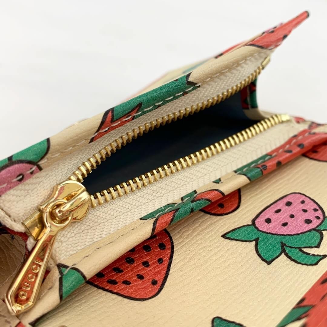 Gucci Zumi Strawberry Print Card Case Wallet 570660