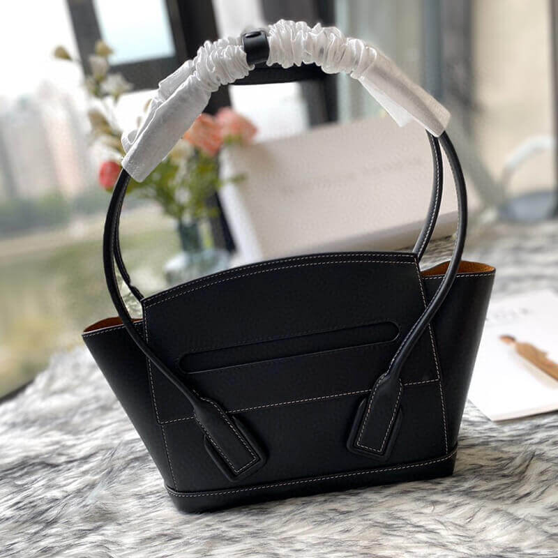 Bottega Veneta Small Arco In Smooth Calfskin 580725