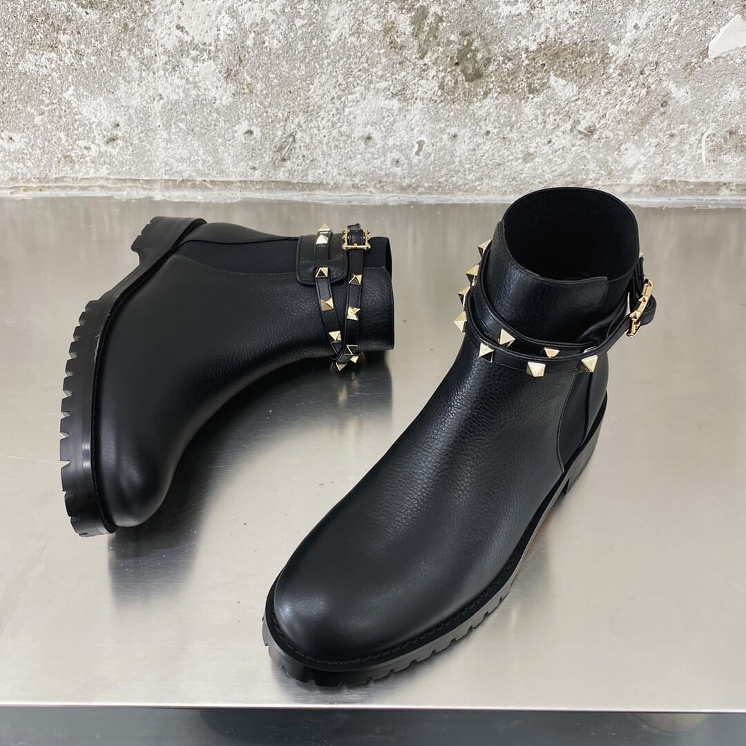 Valentino Garavani Rockstud Grainy Calfskin Leather Ankle Boot P64