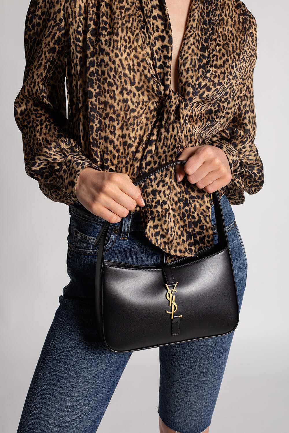 Saint Laurent Le 5 A 7 Shoulder Bag in Smooth Leather 657228