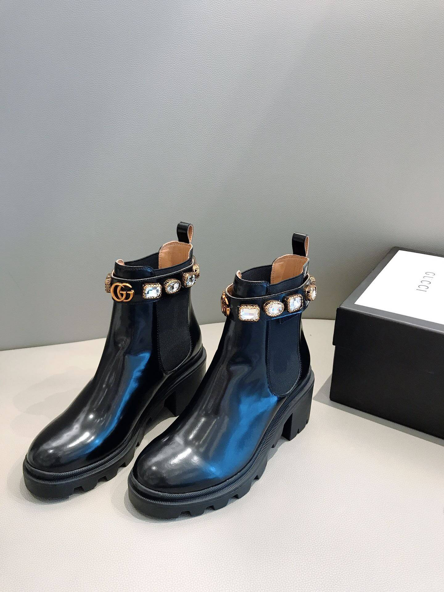 Gucci Leather Ankle Boot With Belt 550036