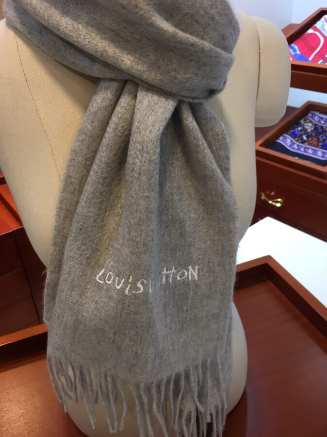 Louis Vuitton Reykjavik Scarf M71040