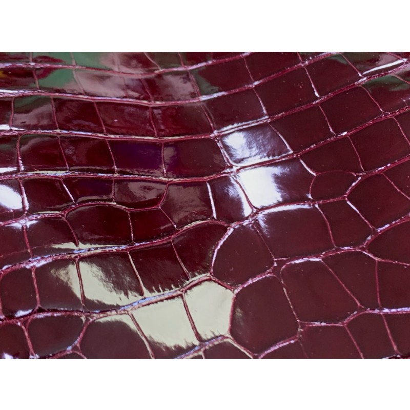 Hermes makes exclusive leather glossy American alligator: Bordeaux red