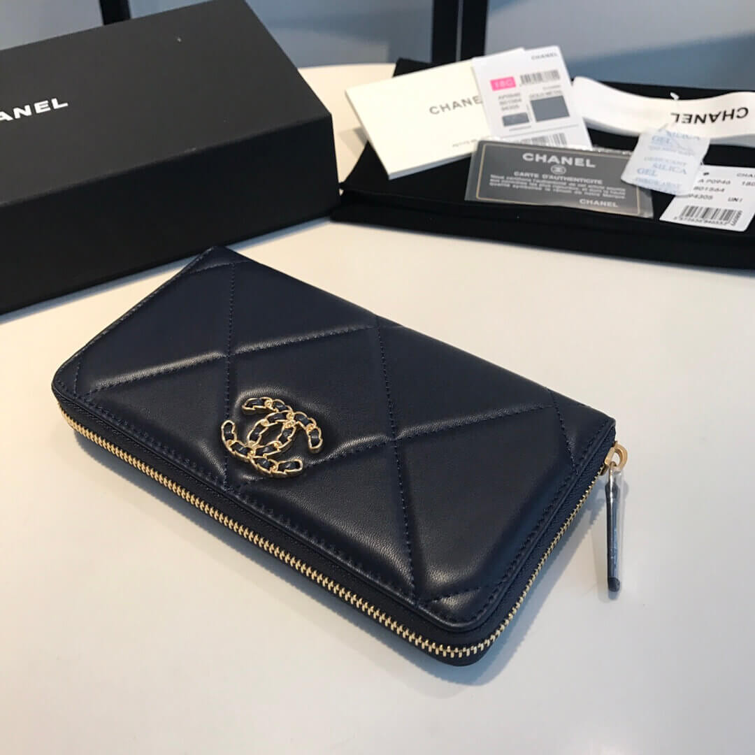 Chanel 19 Long Zipped Wallet AP0946