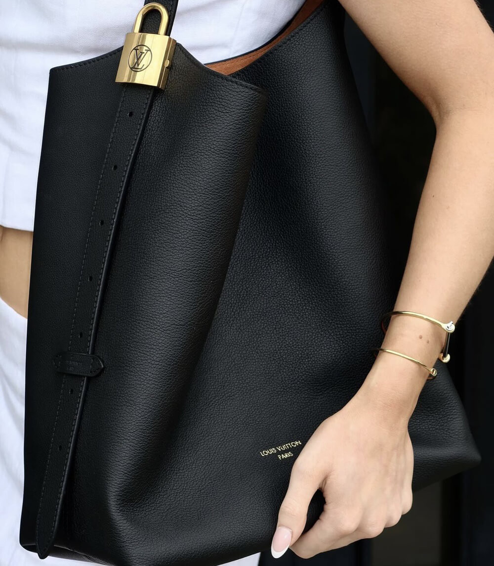 Louis Vuttion Grained Calfskin Low Key Hobo MM M24856 Black