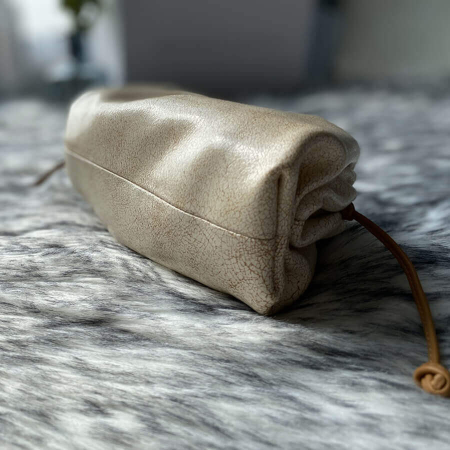 Bottega Veneta The Pouch 20 Clutch In Beige Craquele Leather 570927