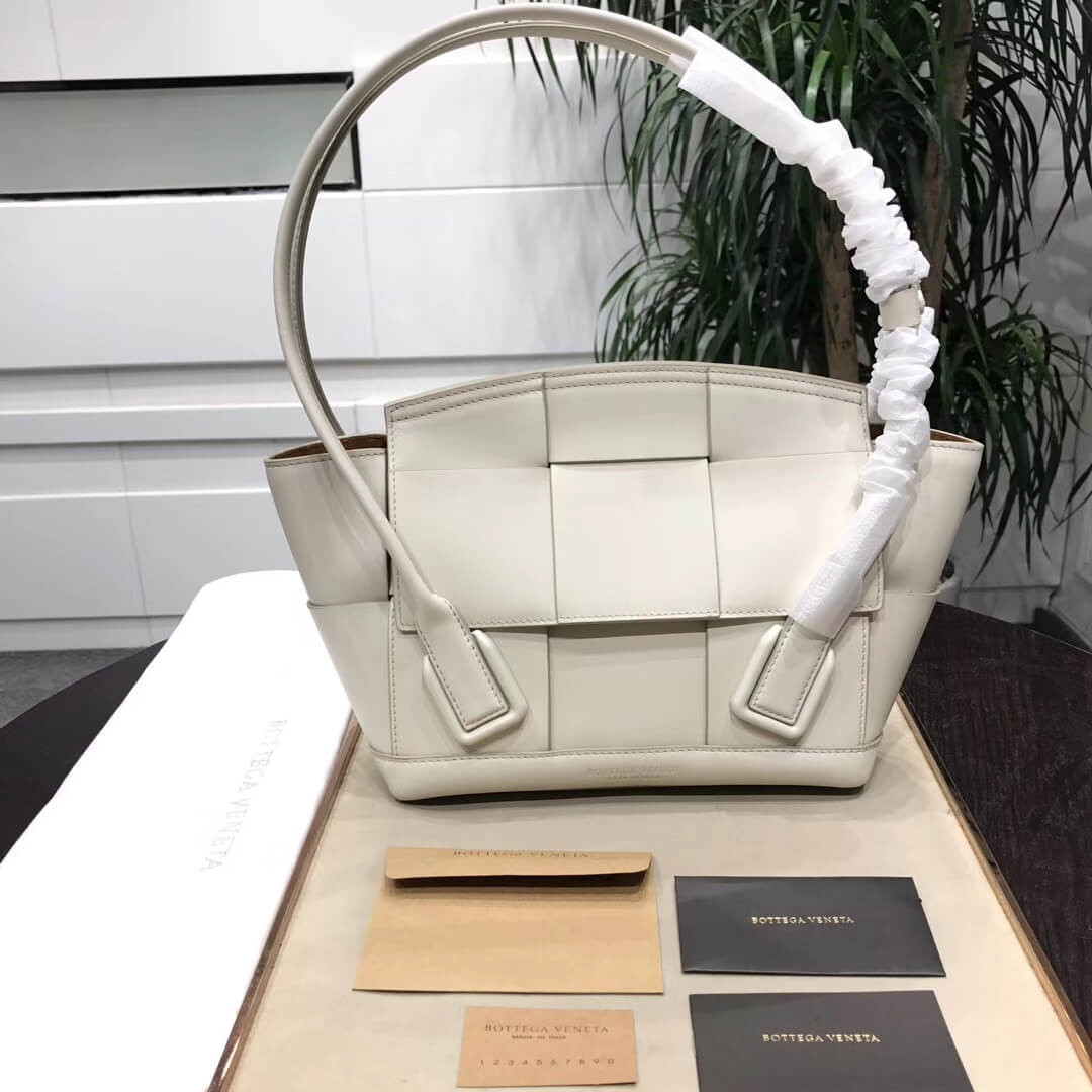 Bottega Veneta Small Arco In Smooth Weave 575943