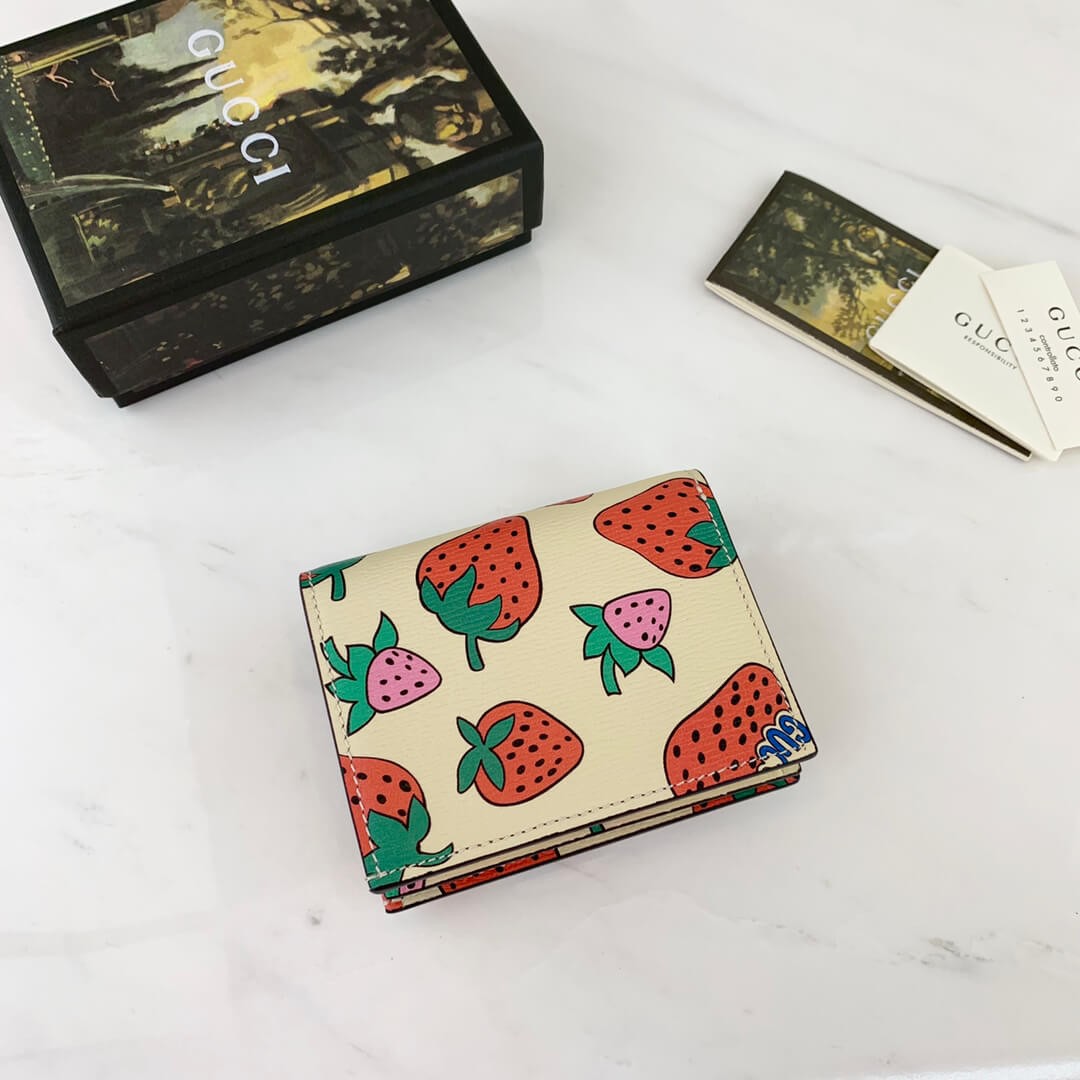Gucci Zumi Strawberry Print Card Case Wallet 570660