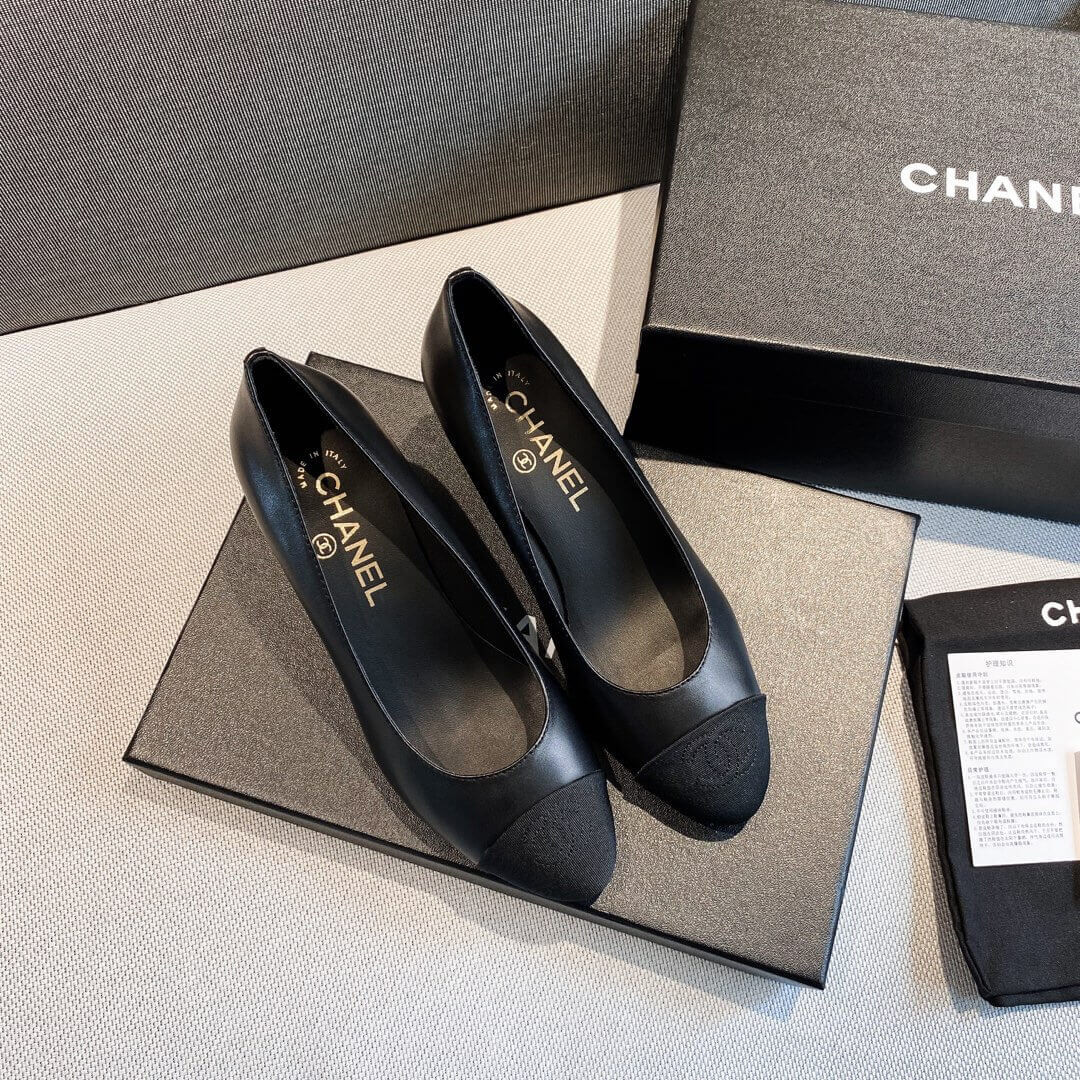 Chanel Pearl Embellished Pumps 32127