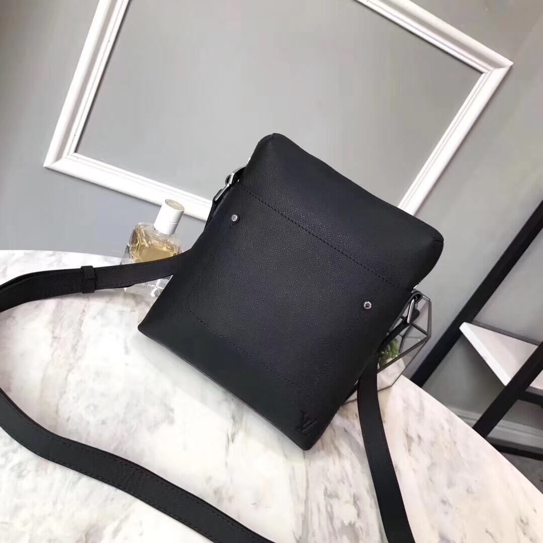 Louis Vuitton Cowhide Leather Pochette Grigori M30505