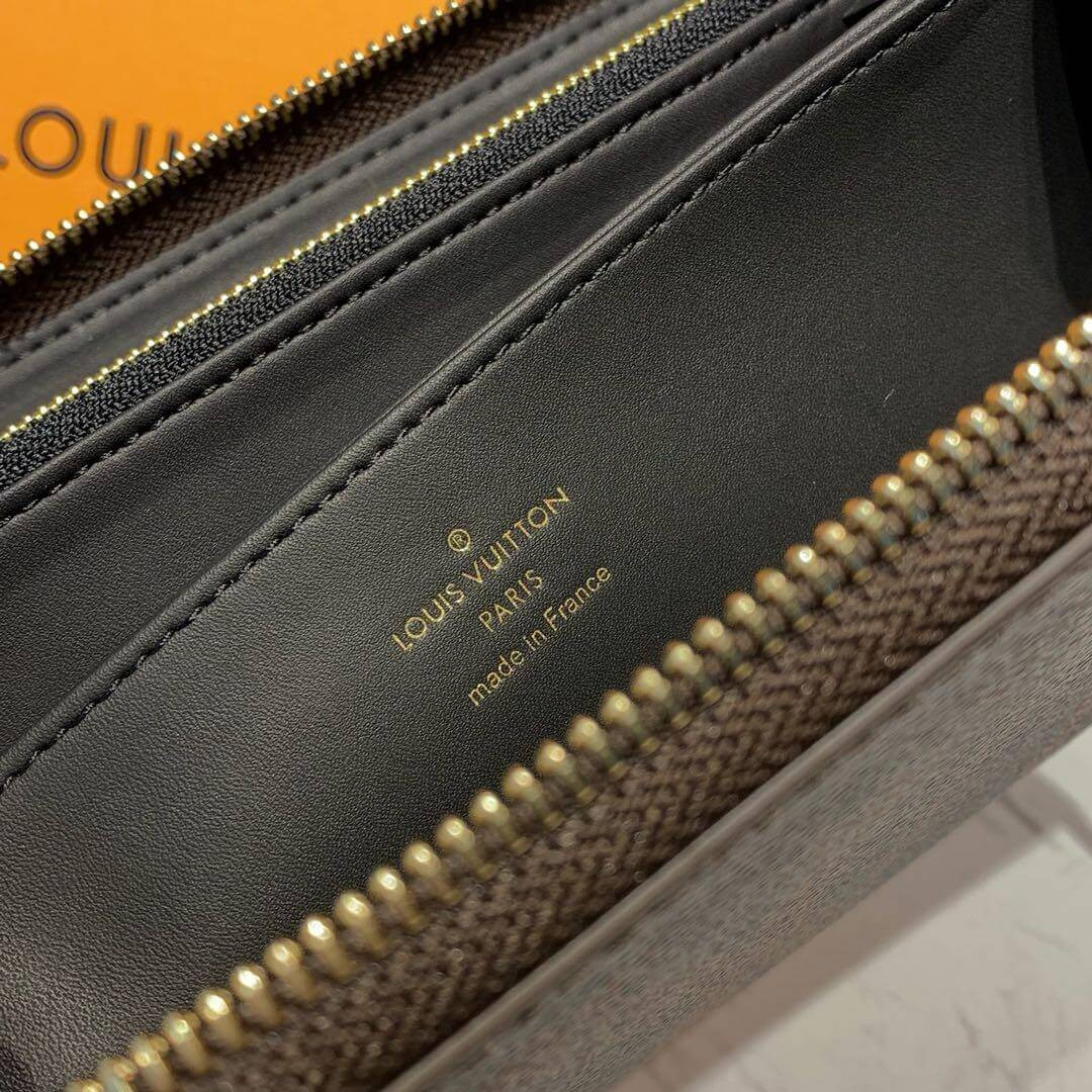 Louis Vuitton Monogram Giant Zippy Wallet M60017