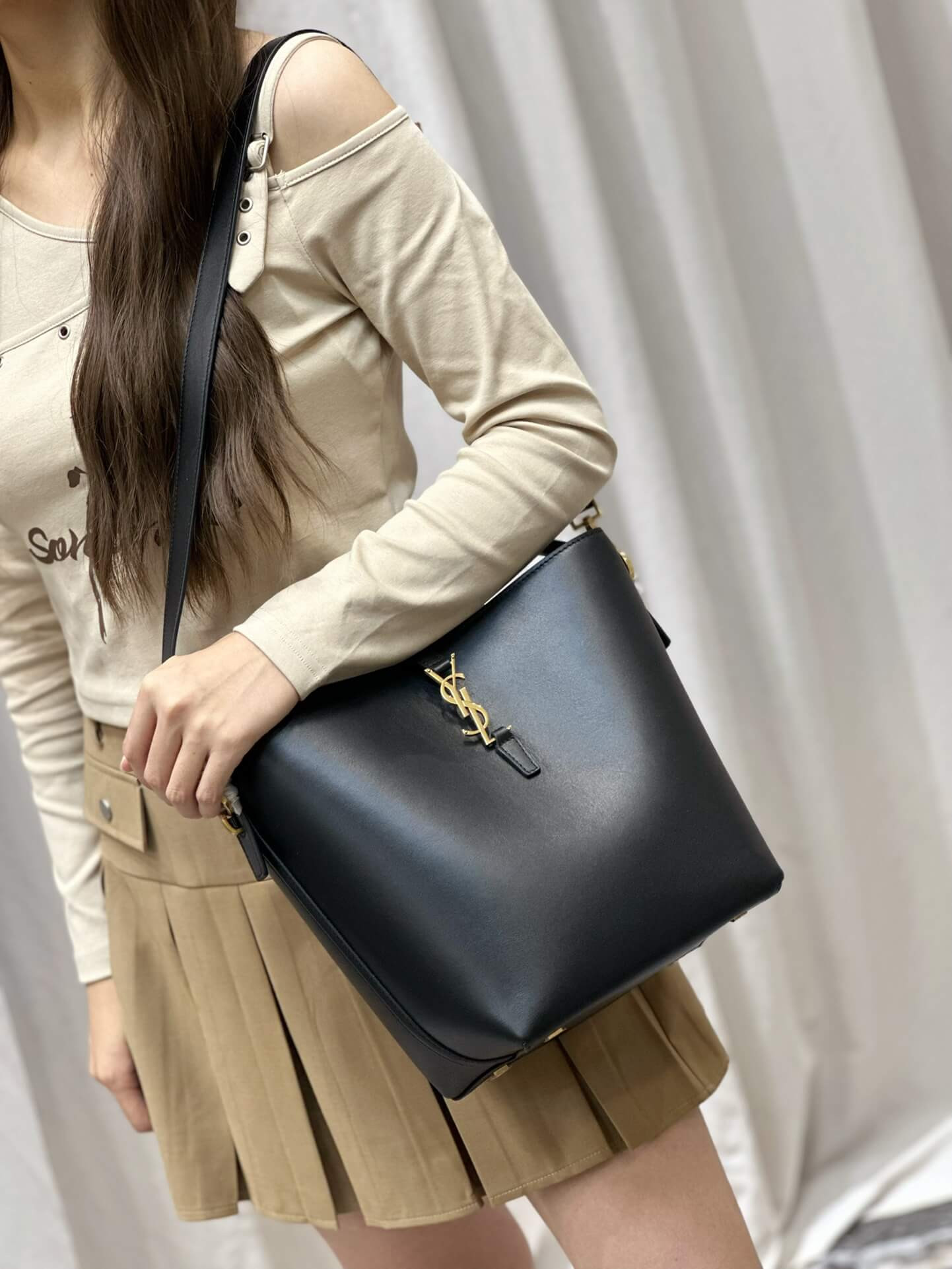 Saint Laurent Le 37 Bucket Bag 742828