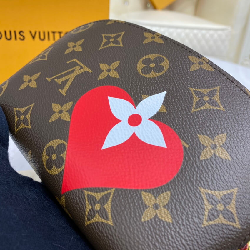 Louis Vuitton Game On Pochette Cosmetique M80283