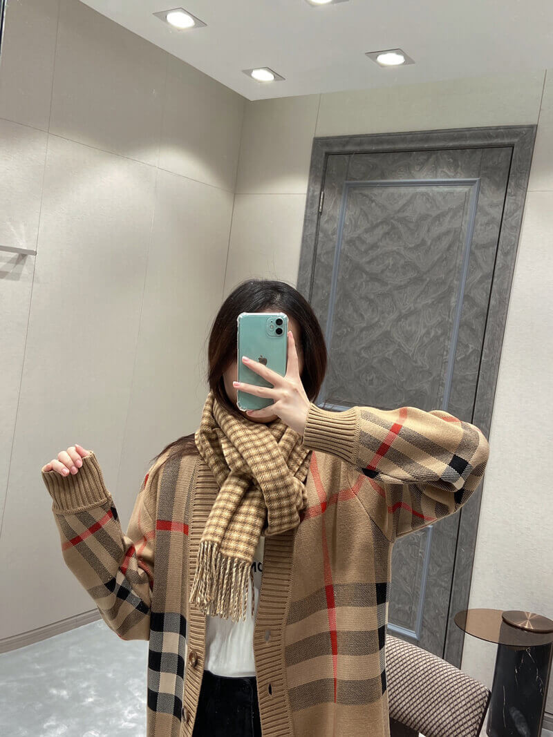 Fendi Cream Wool And Cashmere Scarf FXT334