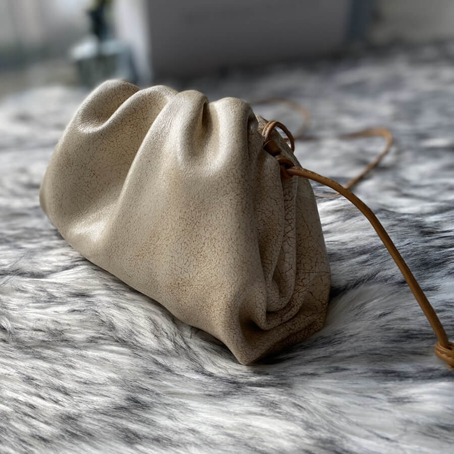 Bottega Veneta The Pouch 20 Clutch In Beige Craquele Leather 570927