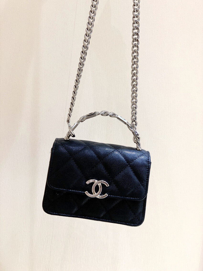 Chanel Enamel Handle Clutch with Chain in Grained Calfskin AP2758