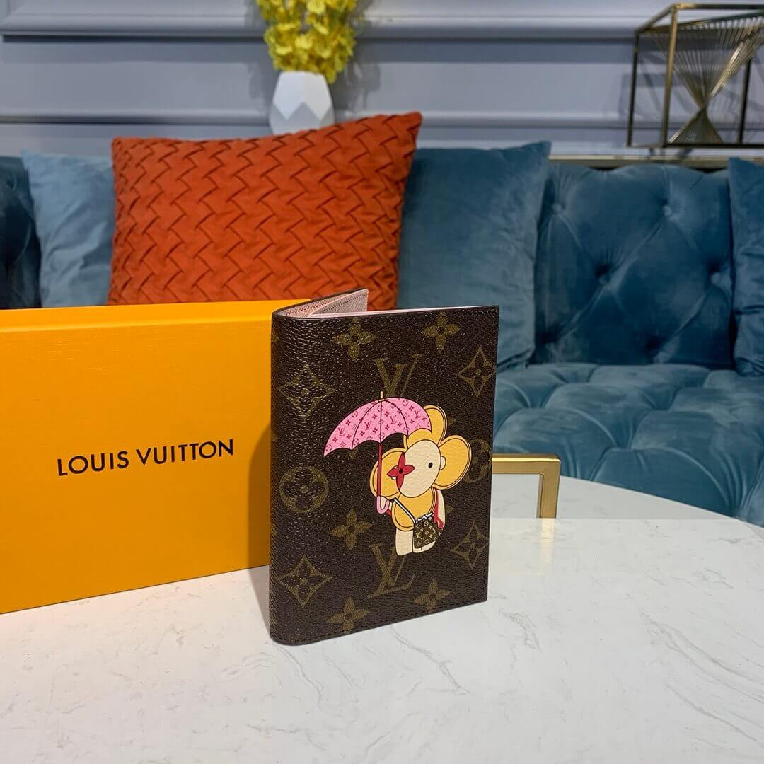 Louis Vuitton Vivienne Print Passport Cover M64411