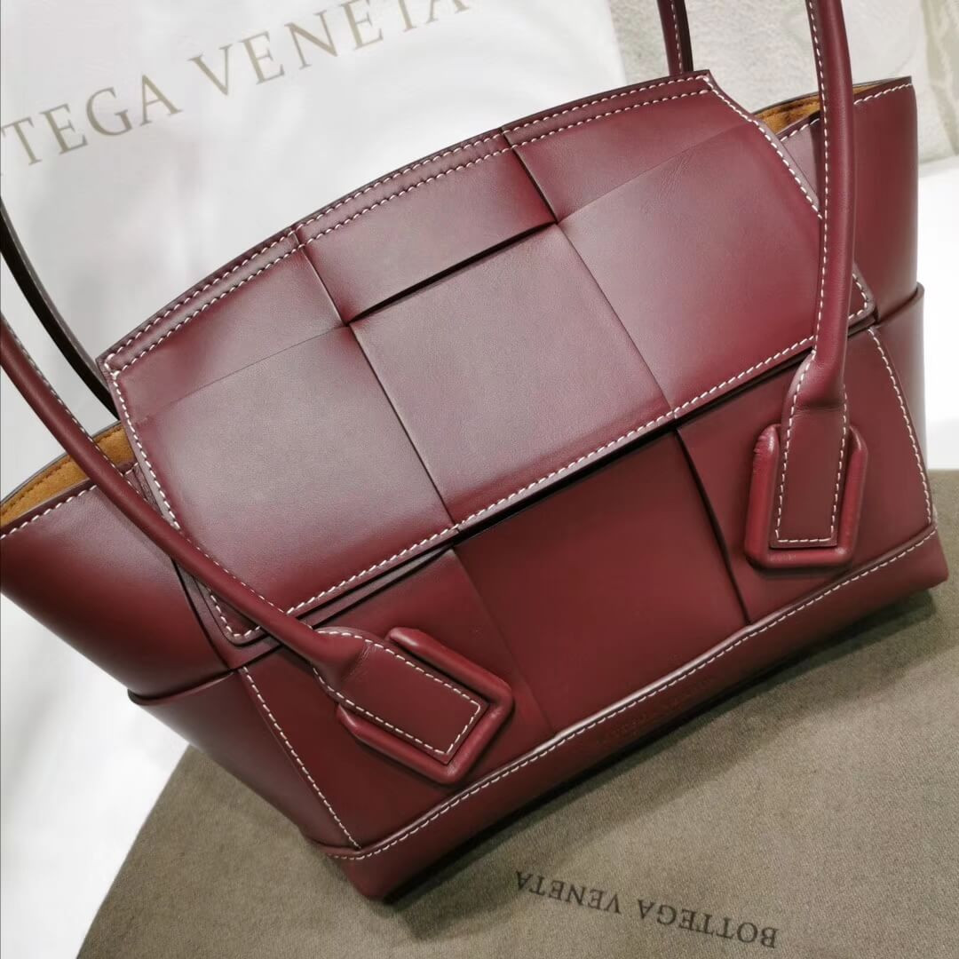 Bottega Veneta Small Arco In Smooth Weave 575943