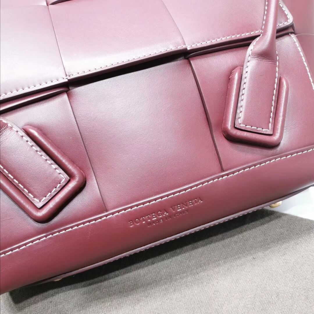Bottega Veneta Small Arco In Smooth Weave 575943