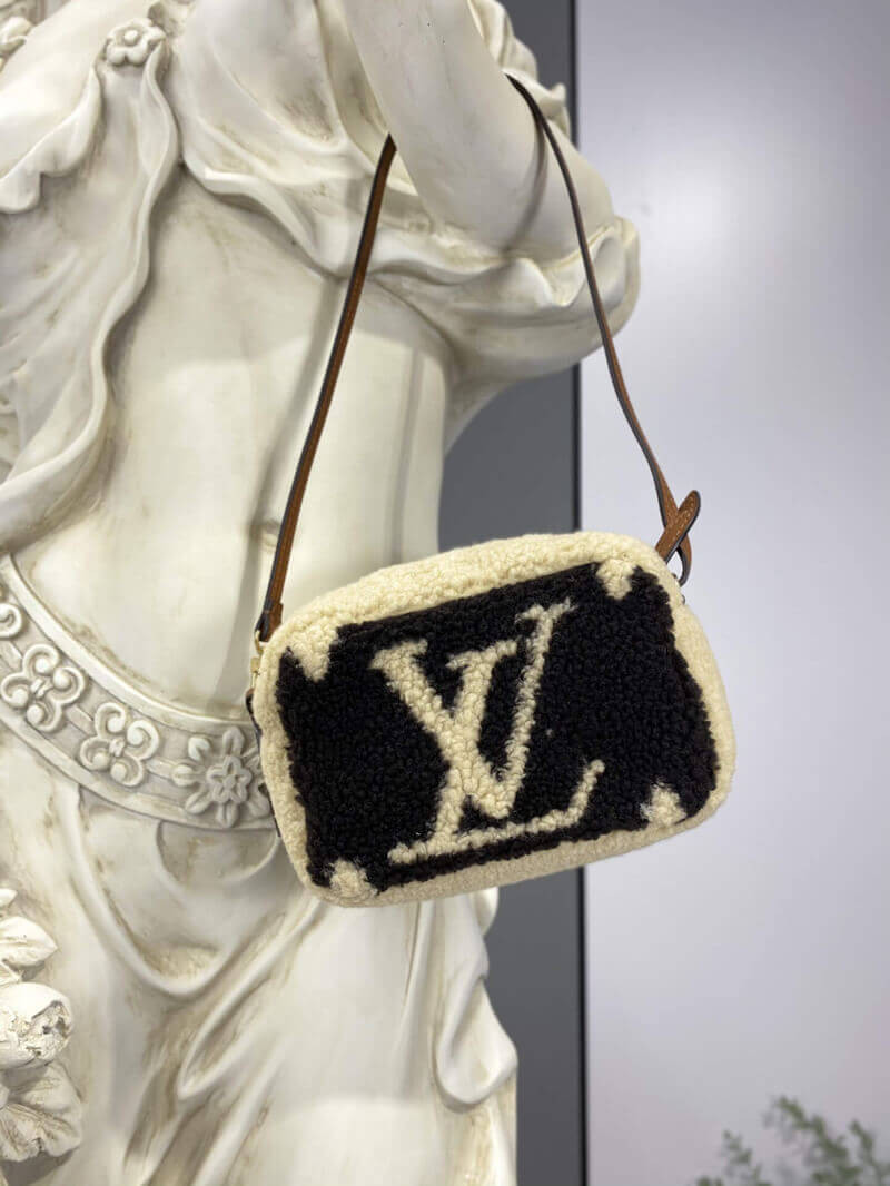 Louis Vuitton Beach Pouch M68599
