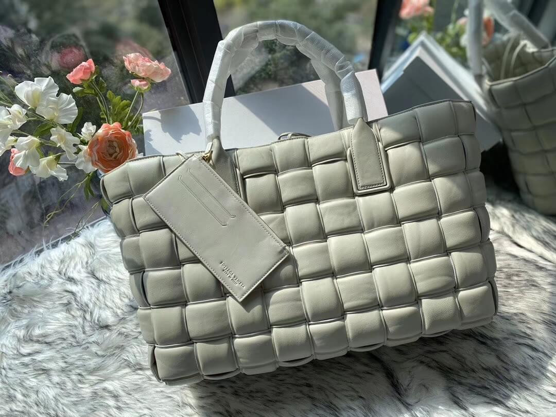 Bottega Veneta Large Tote Bag 592122