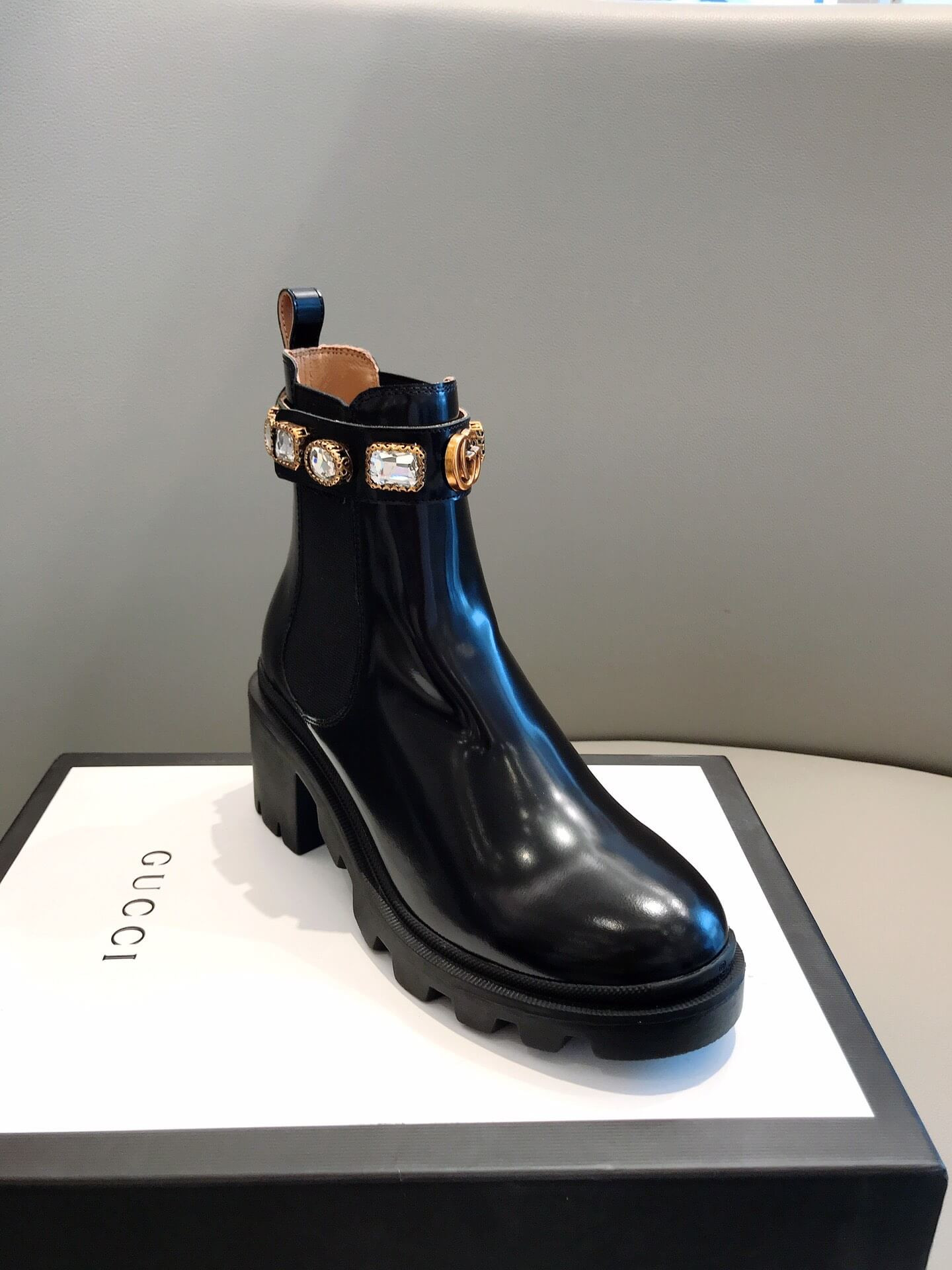 Gucci Leather Ankle Boot With Belt 550036