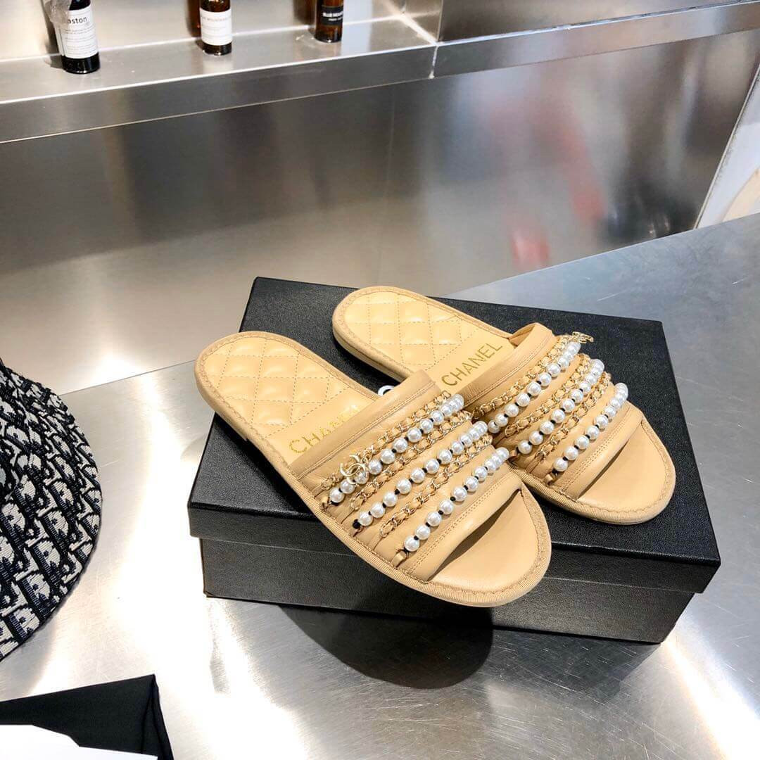 Chanel Chain and Pearl Slipper G34406