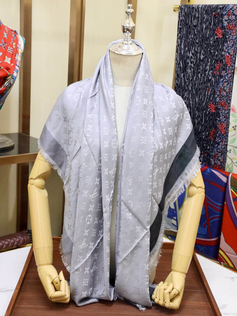 Louis Vuitton On The Edge Monogram Shawl M76371 M76372 M76465