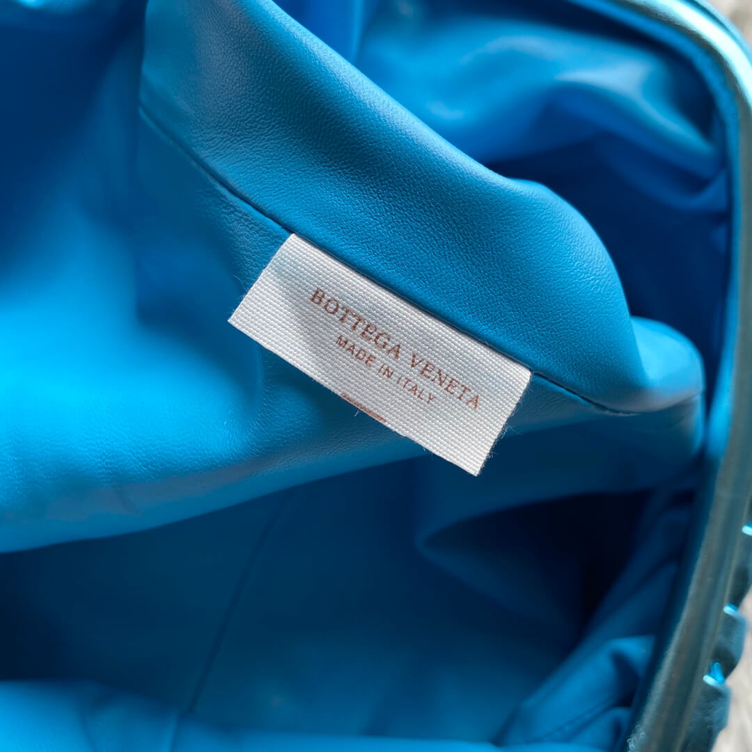 Bottega Veneta The Pouch In Blue Metallic Leather 576227