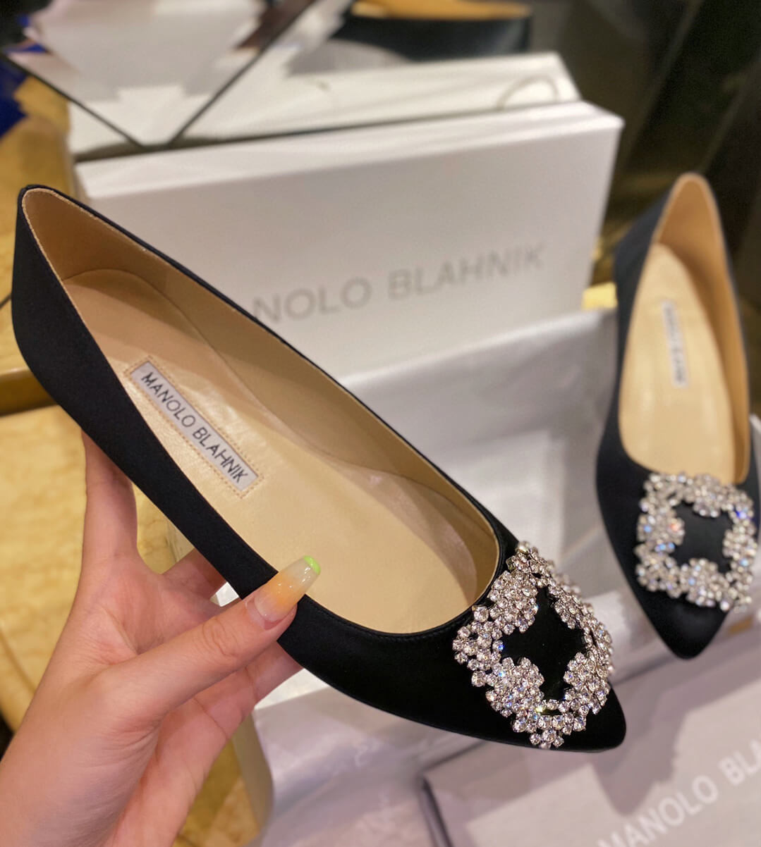 Manolo Blahnik Hangisi Flat
