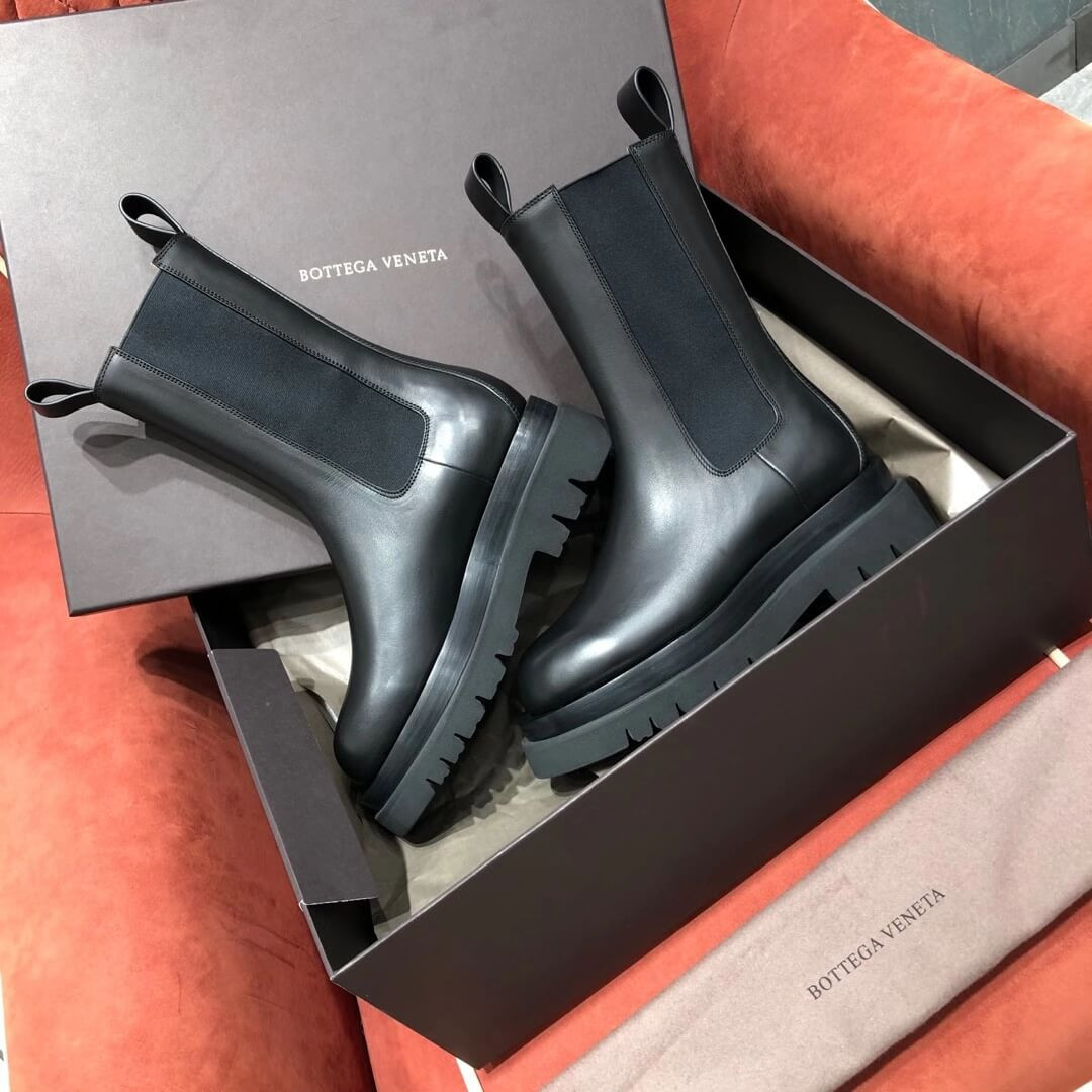 Bottega Veneta Black Medium The Tire Chelsea Boots 592045