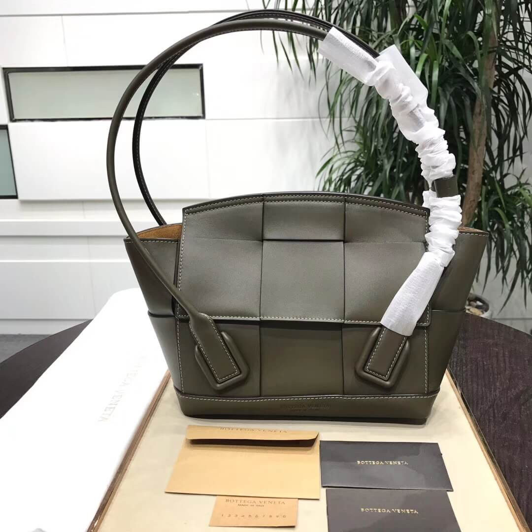 Bottega Veneta Small Arco In Smooth Weave 575943
