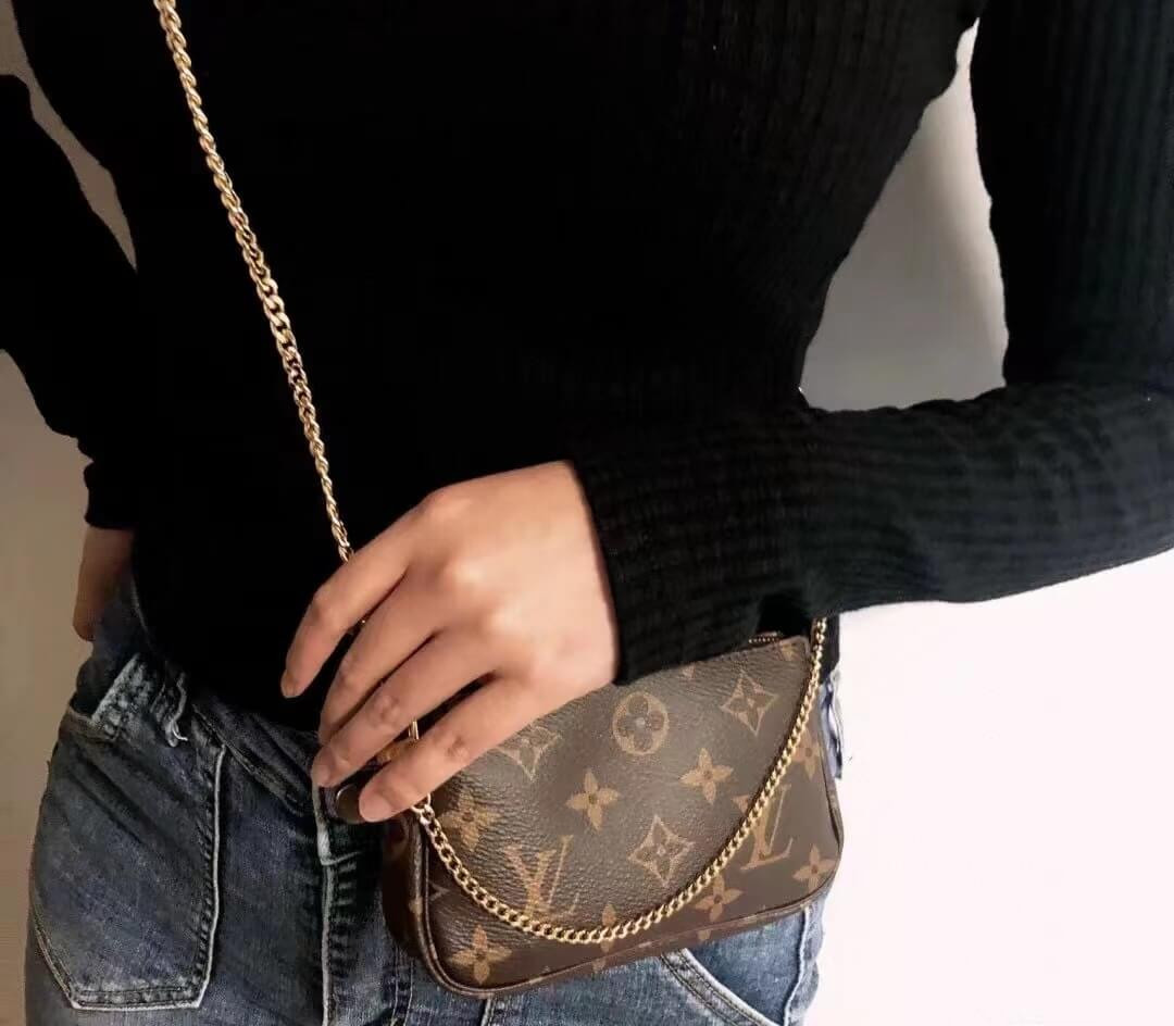 Louis Vuitton Monogram Canvas Mini Pochette Accessoires On Chain M82510