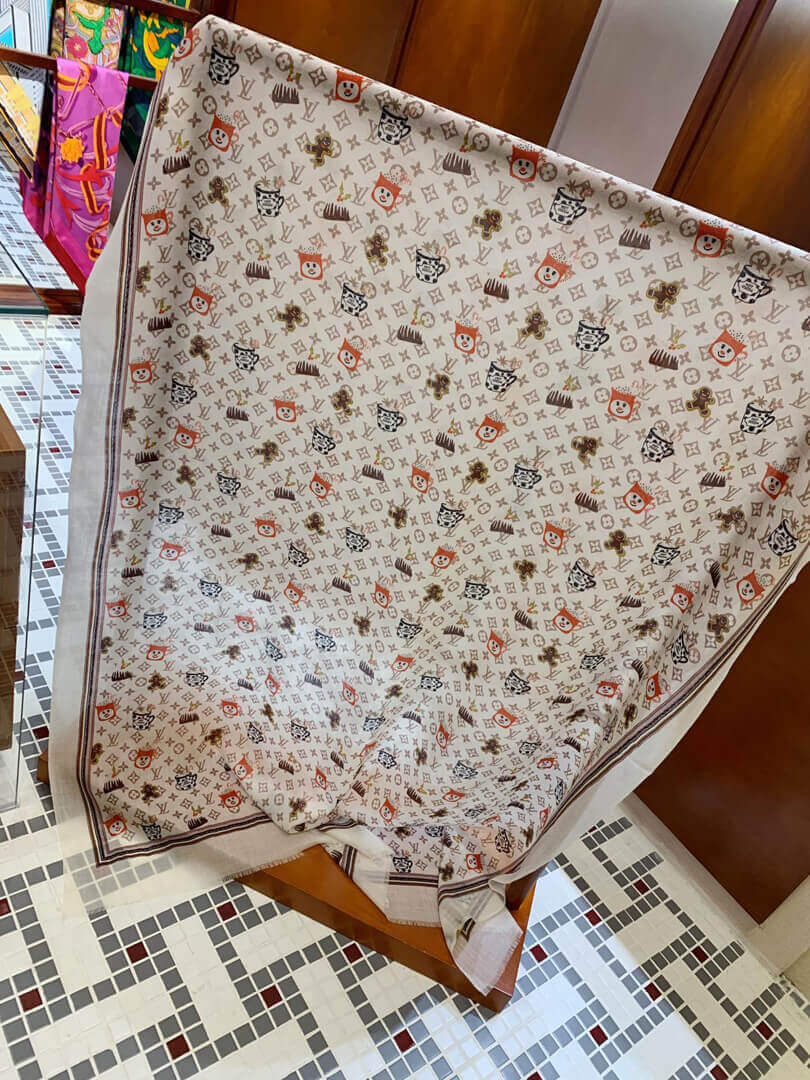 Louis Vuitton Monogram Cup Shawl M76130